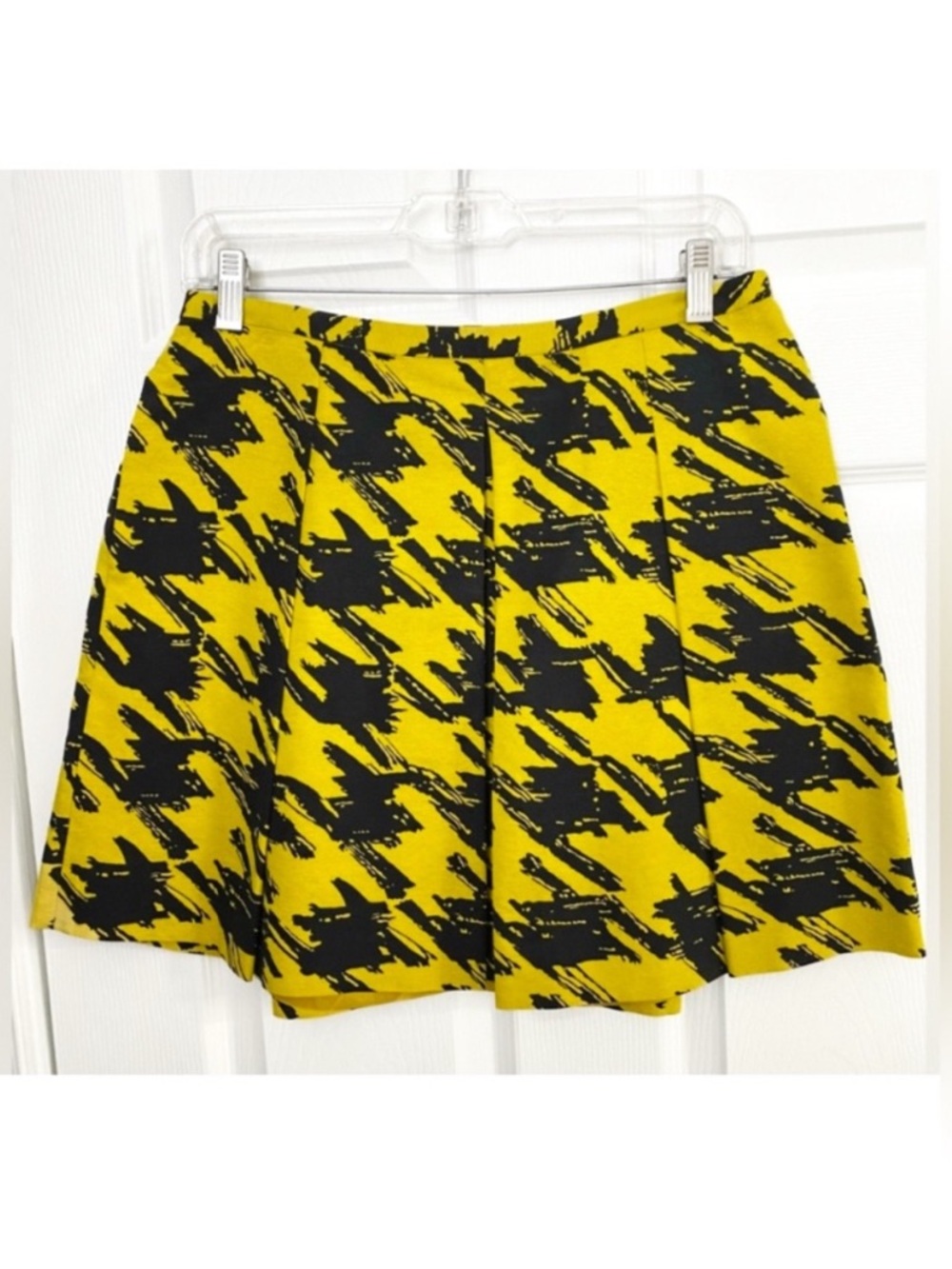 Club Monaco Yellow and Black Pleated Skirt